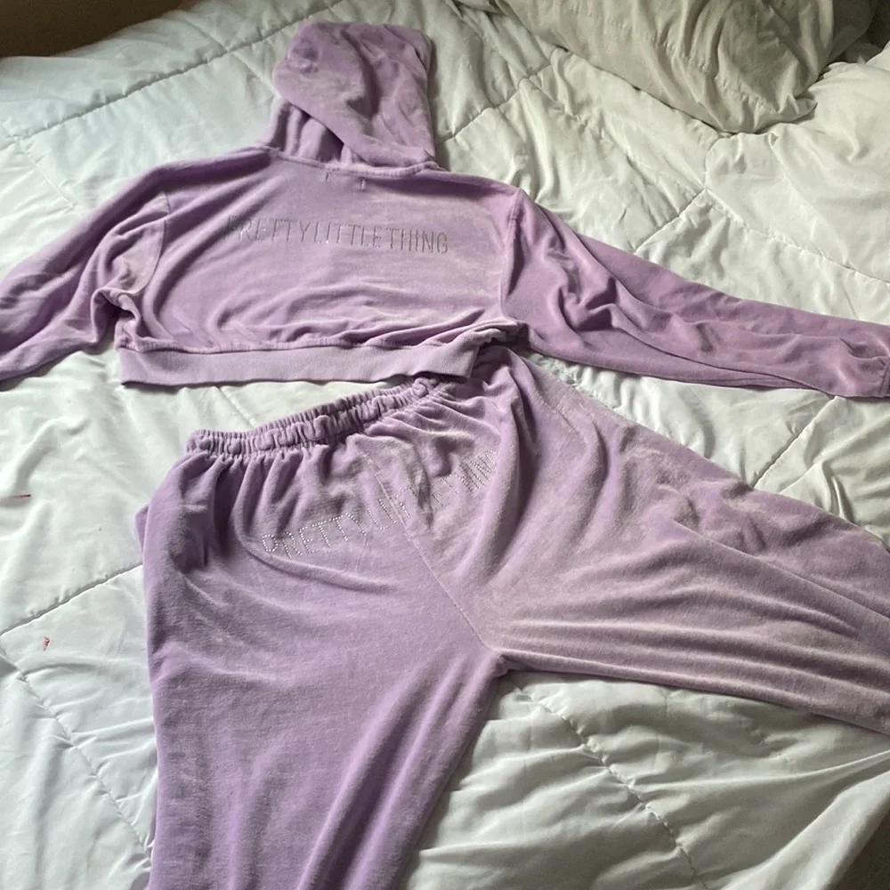 Tracksuit - Picture 2 of 3